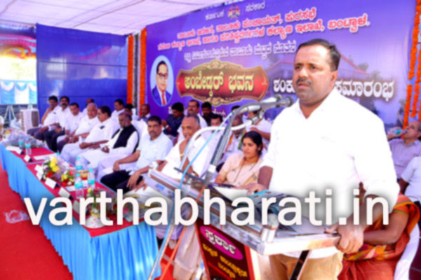 ಸಚಿವ ಖಾದರ್ ಚಪ್ಪಲಿಯಲ್ಲಿ ಹೊಡೆಯಿರಿ ಎಂದು ಹೇಳಿದ್ದು ಯಾರಿಗೆ ?