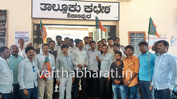 ಅಭಿಷೇಕ್ ಆತ್ಮಹತ್ಯೆಗೆ ಪ್ರಚೋದಿಸಿದವರ ಬಂಧನಕ್ಕೆ ಆಗ್ರಹಿಸಿ ಯುವ ಮೋರ್ಚಾ ಧರಣಿ