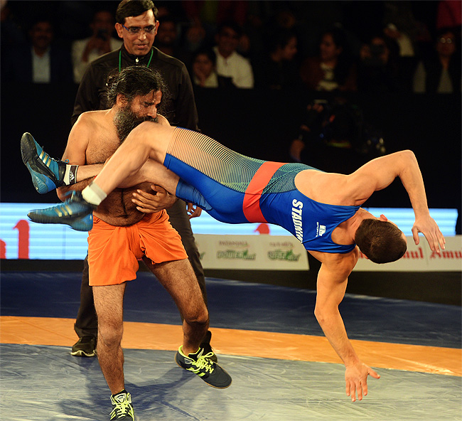 ಒಲಿಂಪಿಕ್ಸ್‌ನಲ್ಲಿ ಬೆಳ್ಳಿ ಜಯಿಸಿದ್ದ ಕುಸ್ತಿಪಟು ಸ್ಟಾಡ್ನಿಕ್‌ಗೆ ಮಣ್ಣು ಮುಕ್ಕಿಸಿದ ಬಾಬಾ ರಾಮ್‌ದೇವ್!