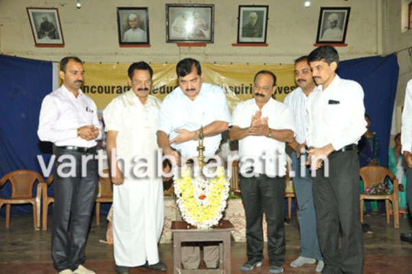 ಶ್ರೀರಾಮ್ ಟ್ರಾನ್ಸ್‌ಪೊರ್ಟ್ ನಿಂದ ವಿದ್ಯಾರ್ಥಿ ವೇತನ ವಿತರಣೆ