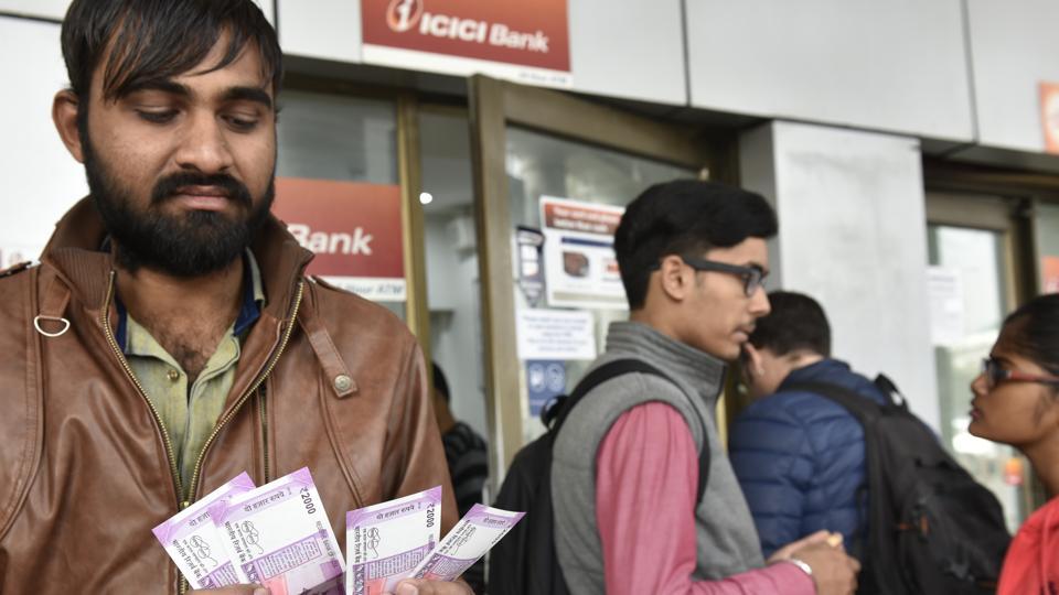 ನೋಟೇ ಇಲ್ಲ ಎನ್ನುತ್ತಿದ್ದ ಎಟಿಎಂ ಕೇಳಿದ್ದಕ್ಕಿಂತ ನಾಲ್ಕು ಪಟ್ಟು ಹೆಚ್ಚು ಹಣ ಕೊಡುತ್ತಿದೆ!