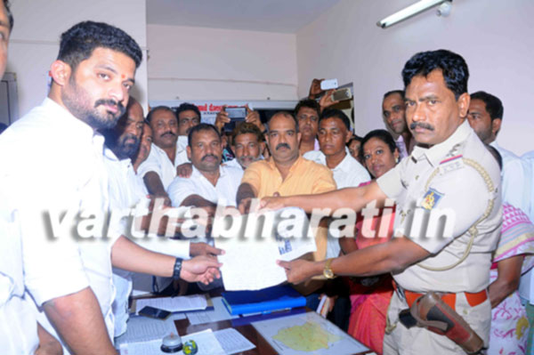 ಸಂಸದ ನಳಿನ್ ಪ್ರಚೋದನಕಾರಿ ಹೇಳಿಕೆ :  ಕಾಂಗ್ರೆಸ್ ನಿಂದ ಕೊಣಾಜೆ ಪೊಲೀಸ್ ಠಾಣೆಗೆ ದೂರು