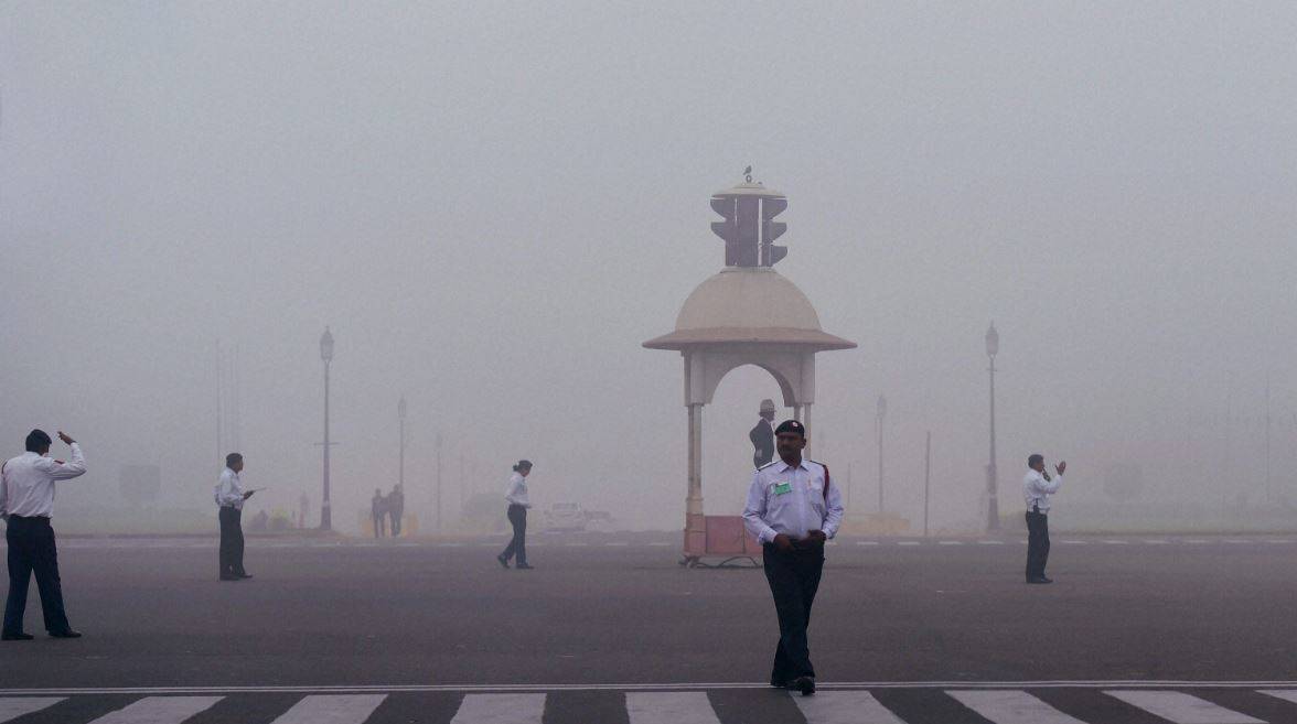 ಮಂಜು ಹೊದ್ದ ರಾಜಧಾನಿ: ರೈಲು, ವಿಮಾನ ಸಂಚಾರ ಅಸ್ತವ್ಯಸ್ತ