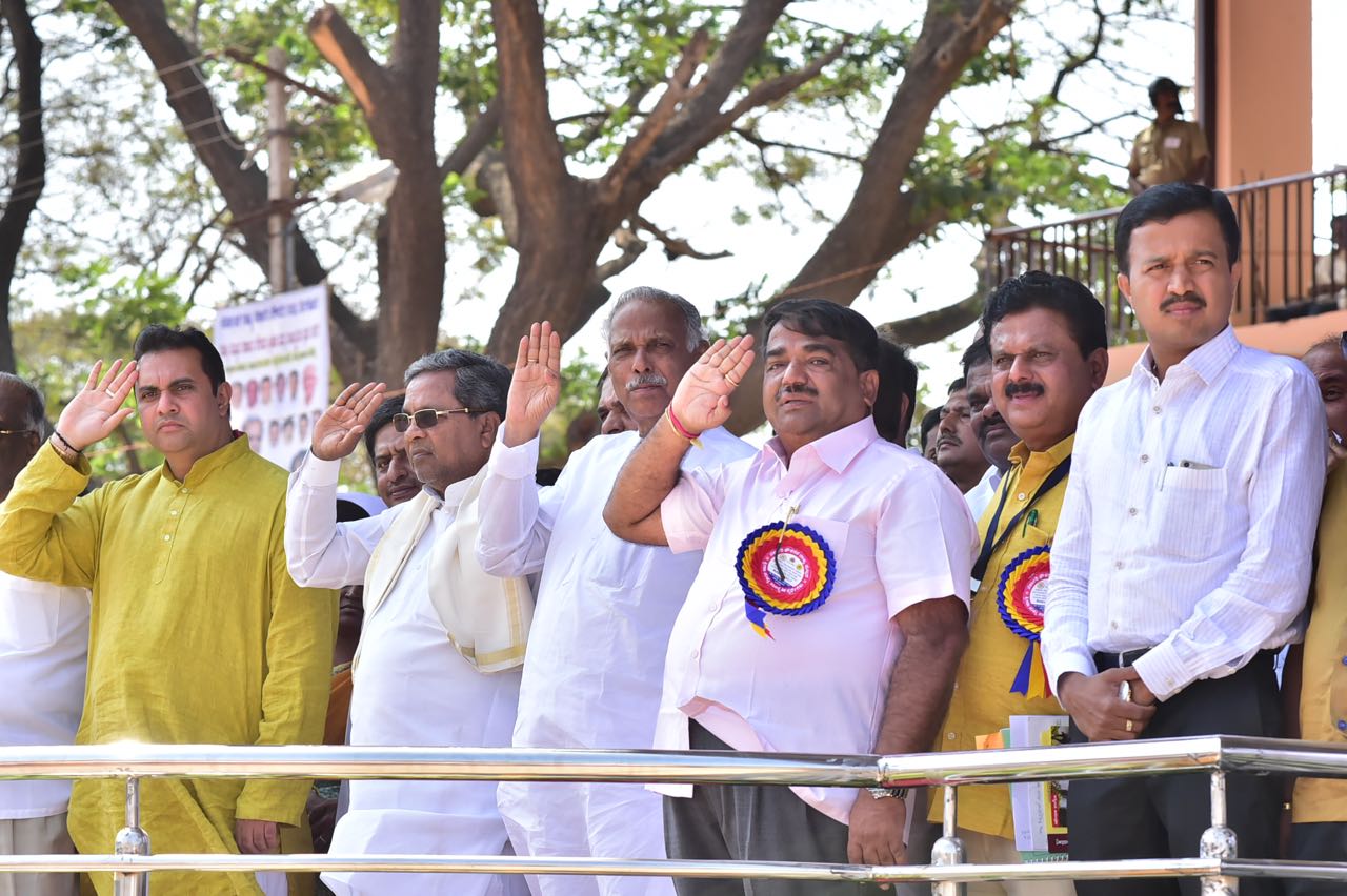 ಕಾಂಗ್ರೆಸ್ಸಿಗರನ್ನೇ ಗುರಿಯಾಗಿಸಿ ಐಟಿ ದಾಳಿ ದುರುದ್ದೇಶಪೂರಿತ: ಸಿದ್ದರಾಮಯ್ಯ