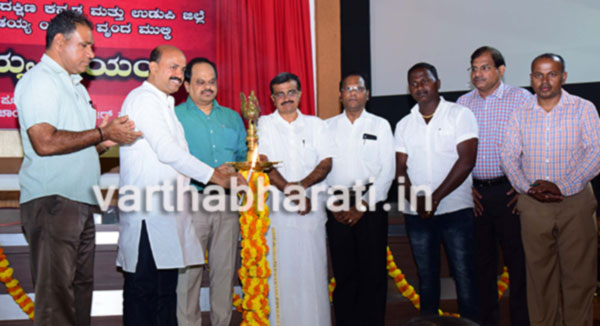 ವಚನಕಾರರನ್ನು ಜಾತಿಗೆ ಸೀಮಿತಗೊಳಿಸದಿರಿ: ಡಾ. ನಾಗಪ್ಪ ಗೌಡ