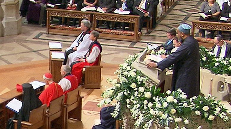 ಟ್ರಂಪ್ ಕಾರ್ಯಕ್ರಮದಲ್ಲೇ  ಕುರ್ ಆನ್ ಆಧರಿತ ರಾಜಕೀಯ ಸಂದೇಶ ನೀಡಿದ ಇಮಾಮ್ ಮೊಹಮ್ಮದ್ ಮಜೀದ್