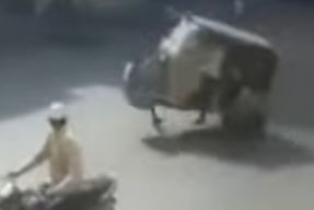 ವ್ಯಕ್ತಿಯನ್ನು ಬಲಿ ಪಡೆದ ರಿಕ್ಷಾ