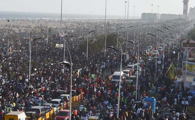 ತಮಿಳುನಾಡಿನಲ್ಲಿ ಜಲ್ಲಿಕಟ್ಟು ಆರಂಭ...ಪ್ರತಿಭಟನೆ ಮುಂದುವರಿಕೆ