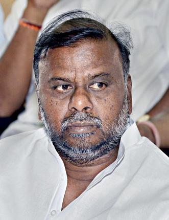 ಶಿಳ್ಳೆಕ್ಯಾತ ಸಮುದಾಯದ ಪ್ರತಿ ಕುಟುಂಬಕ್ಕೆ 2 ಎಕರೆ ಭೂಮಿ: ಎಚ್.ಆಂಜನೇಯ