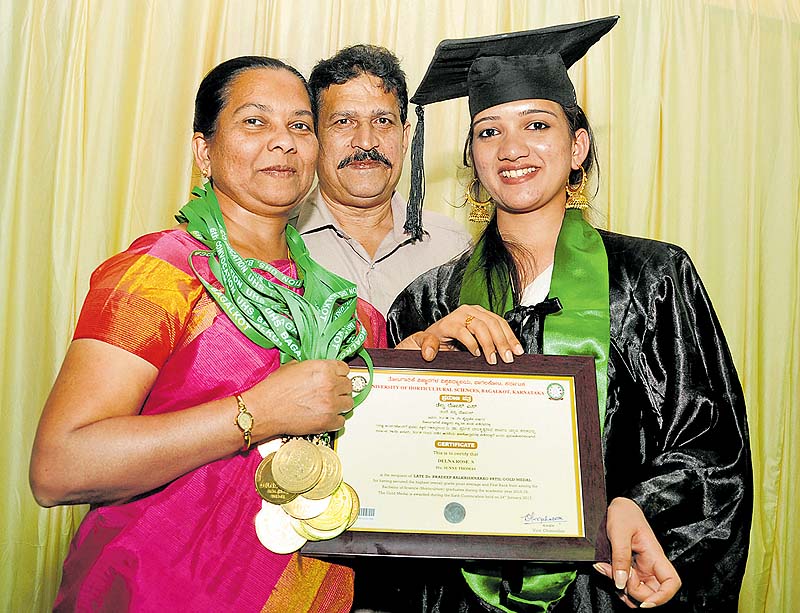 18 ಚಿನ್ನದ ಪದಕ ಮಡಿಲಿಗೆ ಹಾಕಿಕೊಂಡ ಕೇರಳದ ಕುವರಿ, ಅಣ್ಣನ ಓದಿಗೆ ತಮ್ಮನ ತ್ಯಾಗ
