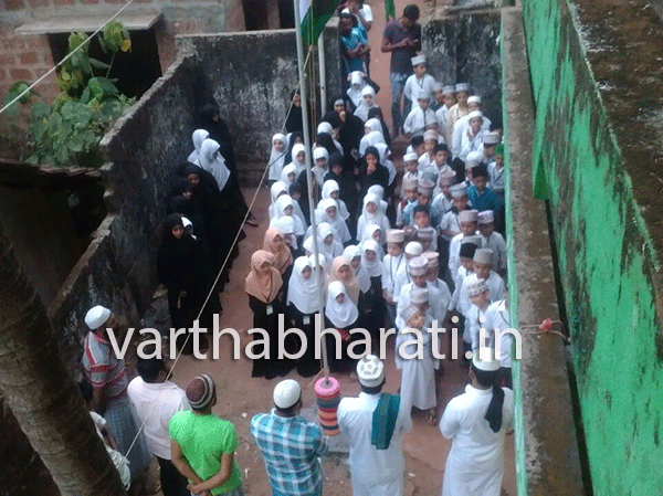 ಕುಂಪನಮಜಲು: ದಾರುಸ್ಸಲಾಮ್ ಮದ್ರಸದಲ್ಲಿ ಗಣರಾಜ್ಯೋತ್ಸವ ಆಚರಣೆ