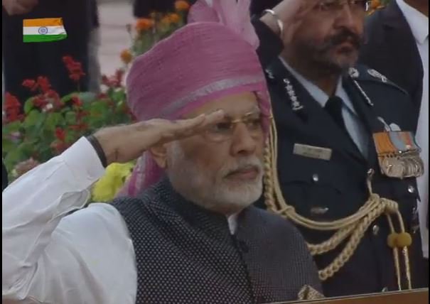 ಅಮರ್ ಜವಾನ್ ಜ್ಯೋತಿಯಲ್ಲಿ ಹುತಾತ್ಮ ಯೋಧರಿಗೆ ಪ್ರಧಾನಿ ಮೋದಿ ನಮನ