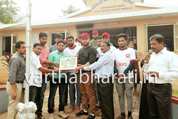 ವಾಮಂಜೂರು ಶಾಲೆಯಲ್ಲಿ ವಿಶಿಷ್ಟವಾಗಿ ಗಣರಾಜ್ಯೋತ್ಸವ ಆಚರಿಸಿದ ಬ್ಲಡ್ ಹೆಲ್ಪ್ಲೈನ್ ಕರ್ನಾಟಕ