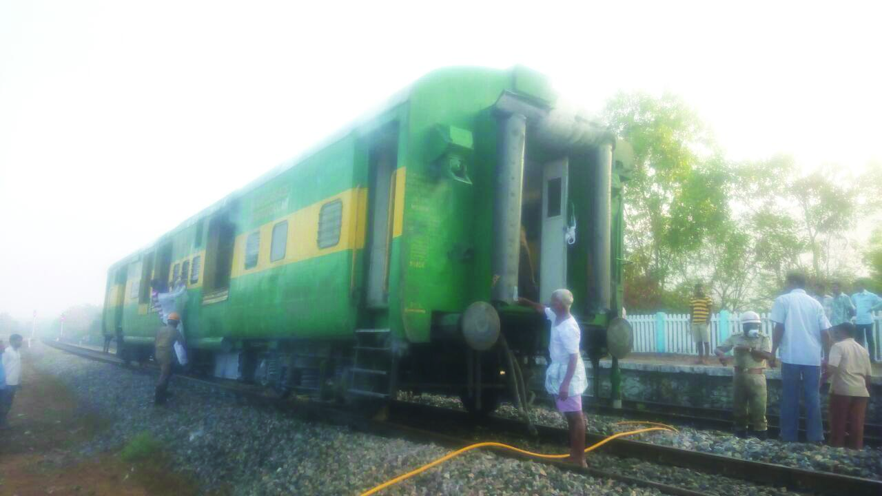 ಕಾರವಾರ: ರೈಲು ಬೋಗಿಯಲ್ಲಿ ಆಕಸ್ಮಿಕ ಬೆಂಕಿ ಅವಘಡ
