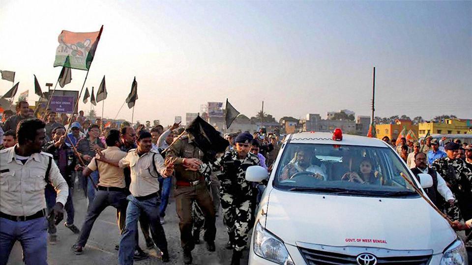 ದೇವಾಲಯಕ್ಕೆ ಬೀಫ್ ಎಸೆದ ಪ್ರಕರಣ: ಕೊಲ್ಕತ್ತಾ ಉದ್ವಿಗ್ನ