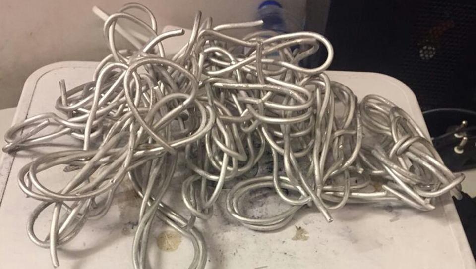 ಬಿಳಿ ವೈರ್ ರೂಪದಲ್ಲಿ ಅಕ್ರಮ ಚಿನ್ನ ಸಾಗಾಟ:ಇಬ್ಬರು ಮಹಿಳೆಯರ ಬಂಧನ