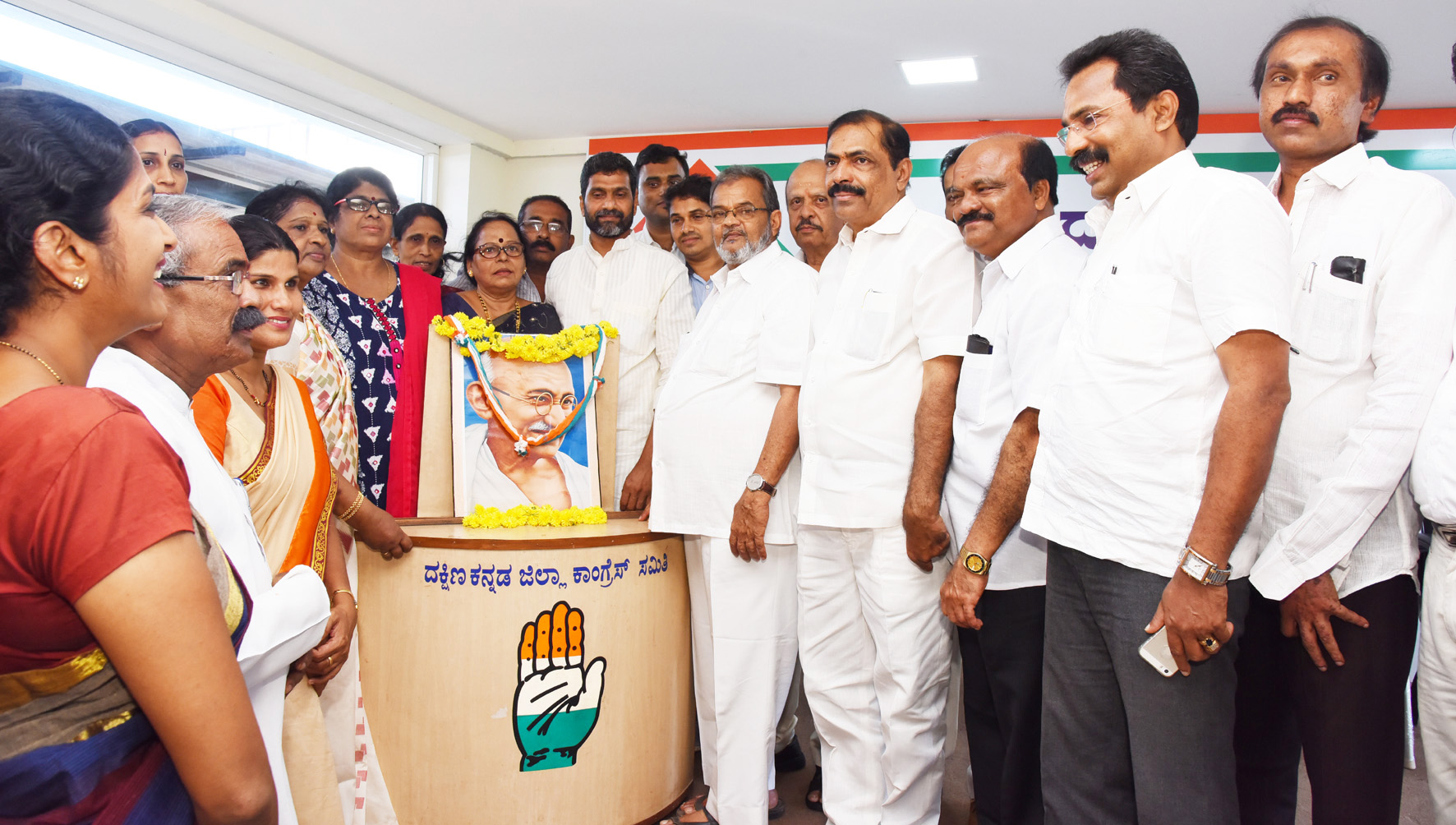 ಜಿಲ್ಲಾ ಕಾಂಗ್ರೆಸ್ ಕಚೇರಿಯಲ್ಲಿ ಗಾಂಧೀಜಿ ಪುಣ್ಯತಿಥಿ