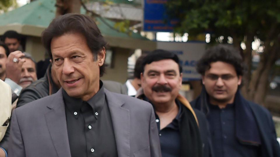 ​ಟ್ರಂಪ್ ಪಾಕ್ ಮೇಲೆ ವೀಸಾ ನಿರ್ಬಂಧ ಹಾಕಲಿ ಎಂದು ನಾನು ಪ್ರಾರ್ಥಿಸುತ್ತೇನೆ ಎಂದು ಇಮ್ರಾನ್ ಖಾನ್ ಹೇಳಿದ್ದೇಕೆ ?