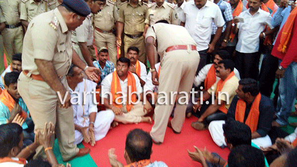 ಧಾರ್ಮಿಕ ಕಾರ್ಯಕ್ರಮದಲ್ಲಿ ಅನ್ಯಧರ್ಮೀಯ ಗ್ರಾಪಂ ಅಧ್ಯಕ್ಷರ ಉಪಸ್ಥಿತಿಗೆ ಅಡ್ಡಿ