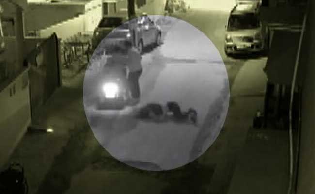 ನಡುರಸ್ತೆಯಲ್ಲೇ ಯುವತಿಗೆ ಲೈಂಗಿಕ ಕಿರುಕುಳ: 12 ಶಂಕಿತರ ಬಂಧನ