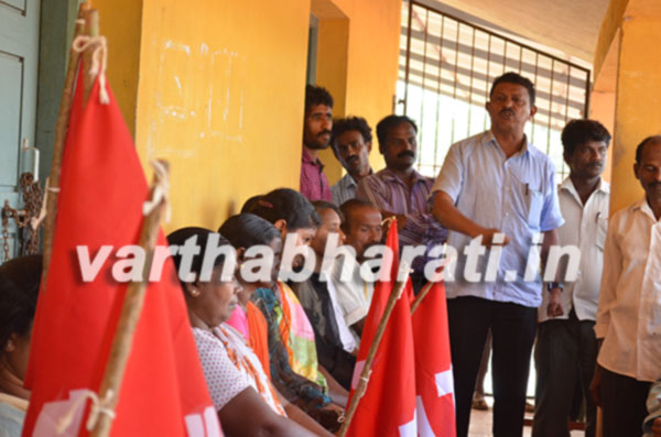 ನೀರು ಕಡಿತ : ಇರುವೈಲ್ ಪಂಚಾಯತ್‌ಗೆ ಬೀಗ ಜಡಿದು ಗ್ರಾಮಸ್ಥರಿಂದ ಪ್ರತಿಭಟನೆ