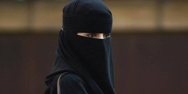 ಹಿಜಾಬ್‌ಧಾರಿ ಮಹಿಳೆ, ಸಂಬಂಧಿಗಳನ್ನು ‘ಭಯೋತ್ಪಾದಕರ ಗುಂಪು’ ಎಂದ ದುಷ್ಕರ್ಮಿ