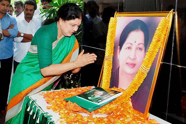 ಜಯಲಲಿತಾ ಕ್ಷೇತ್ರದಲ್ಲಿ ಶಶಿಕಲಾ ಸ್ಪರ್ಧಿಸುವುದು ಬೇಡ: ಕಾರ್ಯಕರ್ತರು