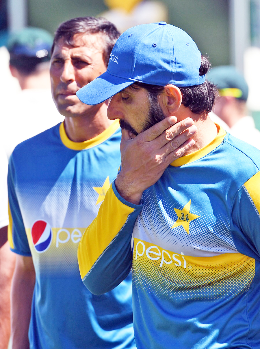 ಮಿಸ್ಬಾವುಲ್ ಹಕ್ ನಿವೃತ್ತಿಗೆ ಪಾಕ್‌ನ ಮಾಜಿ ಆಟಗಾರರ ಆಗ್ರಹ