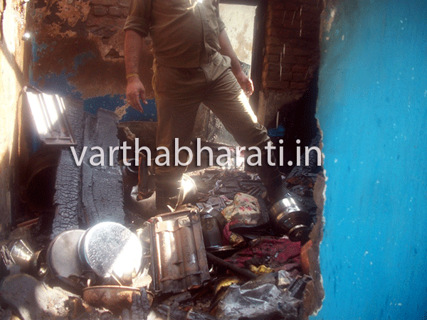 ಬೆಂಕಿ ಆಕಸ್ಮಿಕ: ಮನೆಗೆ ಅಪಾರ ಹಾನಿ