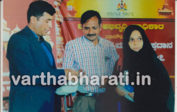 ಶಾಕಿರಾ ಳಿಗೆ ಕನ್ನಡ ಮಾಧ್ಯಮ ಪ್ರಶಸ್ತಿ ಪ್ರದಾನ