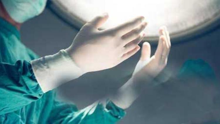 ಹೊಟ್ಟೆಯಲ್ಲೇ ಬಟ್ಟೆ ಬಿಟ್ಟ ವೈದ್ಯರು !