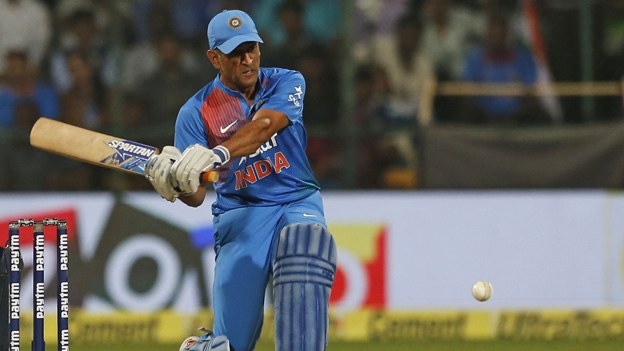 ಧೋನಿ ಚೊಚ್ಚಲ ಅರ್ಧಶತಕ; ಭಾರತ 202/6