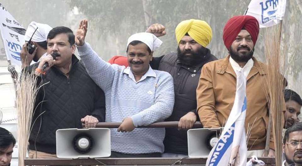 ಪಂಜಾಬ್ ನಲ್ಲಿ ಮತಯಂತ್ರವನ್ನು ಭದ್ರತಾ ಕೊಠಡಿಯಿಂದ ಹೊರಗೊಯ್ಯುತ್ತಿರುವ ಆಘಾತಕಾರಿ ವೀಡಿಯೊ ಪೋಸ್ಟ್ ಮಾಡಿದ ಕೇಜ್ರಿವಾಲ್