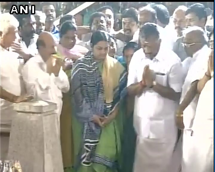 ಜಯಲಲಿತಾ ಸಮಾಧಿಗೆ ಭೇಟಿ ನೀಡಿದ ದೀಪಾ, ಸೆಲ್ವಂ