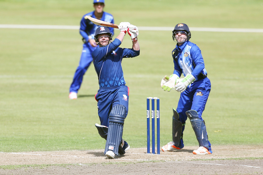 ಗ್ಲೆನ್ ಫಿಲಿಪ್ಸ್ ನ್ಯೂಝಿಲೆಂಡ್‌ನ ಜೂನಿಯರ್ ಮೆಕಲಮ್!