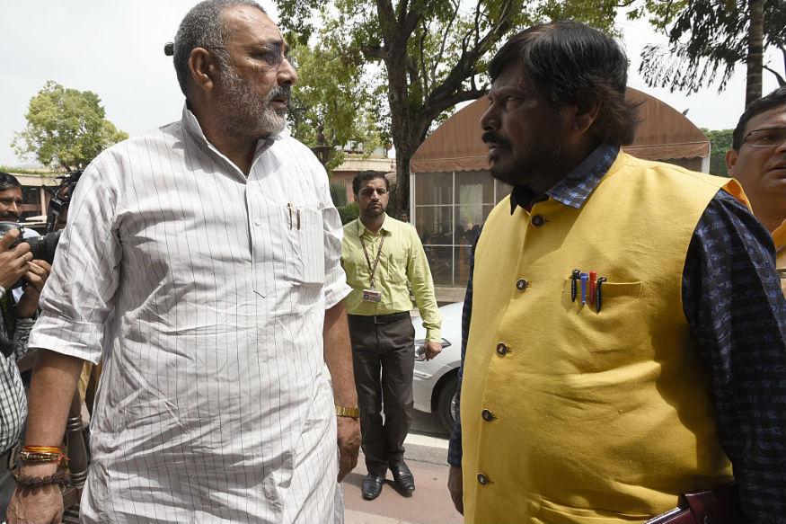 ಕ್ರೈಸ್ತರಿಂದ ಸದ್ದಿಲ್ಲದೆ ದೊಡ್ಡ ಪ್ರಮಾಣದಲ್ಲಿ ಮತಾಂತರ: ಕೇಂದ್ರ ಸಚಿವ ಗಿರಿರಾಜ್ ಸಿಂಗ್