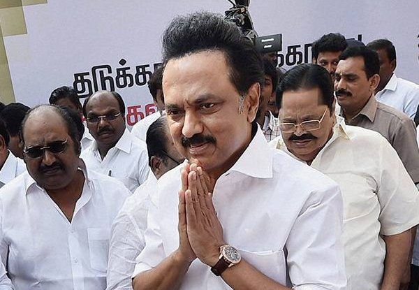 ​ಫೀಲ್ಡ್ ಗಿಳಿದ ಡಿಎಂಕೆ ...!