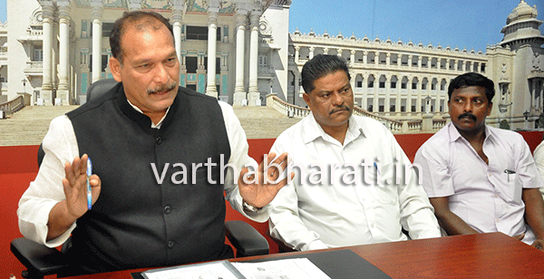 ಯಡಿಯೂರಪ್ಪ ವಿರುದ್ಧ ಆದಾಯ ತೆರಿಗೆ ಇಲಾಖೆ ಸ್ವಯಂಪ್ರೇರಿತ ಕೇಸು ದಾಖಲಿಸಲಿ