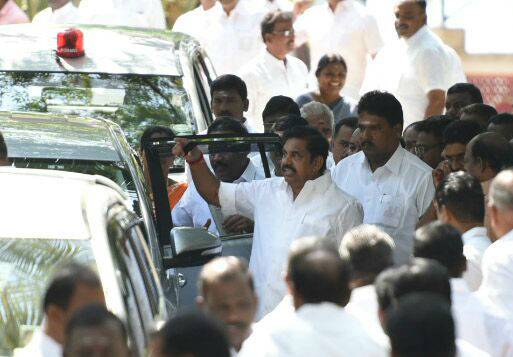 ​ಪಳನಿಸ್ವಾಮಿಗೆ ರಾಜ್ಯಪಾಲರಿಂದ ಆಹ್ವಾನ