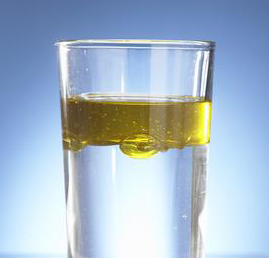 ಎಣ್ಣೆ ನೀರಿಗಿಂತ ದಪ್ಪವಾಗಿದ್ದರೂ ಕಡಿಮೆ ಸಾಂದ್ರತೆ ಹೊಂದಿರುವುದೇಕೆ?