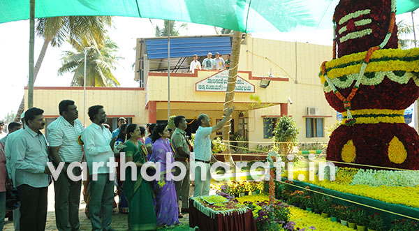 ದಾವಣಗೆರೆ: ಗಮನ ಸೆಳೆದ ಫಲಪುಷ್ಪ ಪ್ರದರ್ಶನ