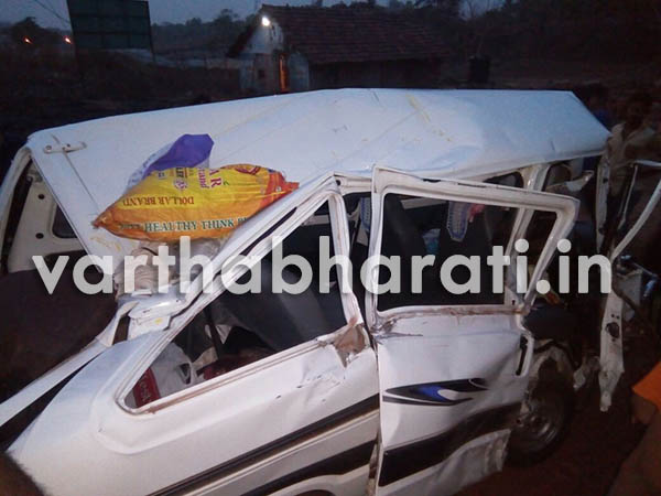 ಕಂಬಳಪದವು: ಲಾರಿಗೆ ಢಿಕ್ಕಿ ಹೊಡೆದು ಆಮ್ನಿ ಕಾರು ಪಲ್ಟಿ; ನಾಲ್ವರಿಗೆ ಗಾಯ