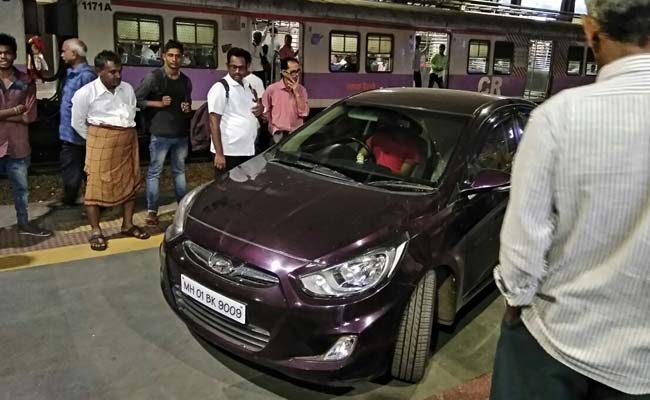 ಕಾರನ್ನು ರೈಲು ಪ್ಲಾಟ್ ಫಾರ್ಮ್‌ ನುಗ್ಗಿಸಿದ ಯುವ ಕ್ರಿಕೆಟಿಗ