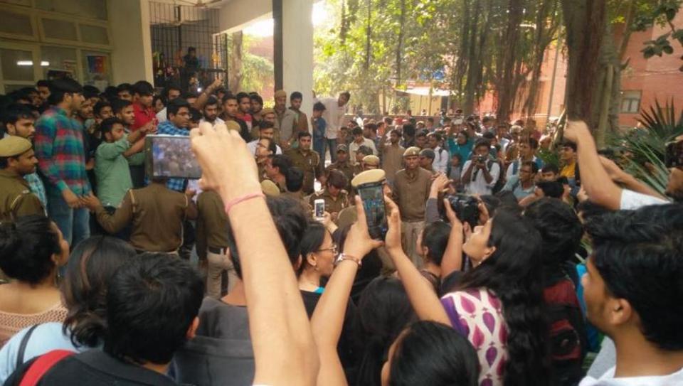 ಜೆಎನ್‌ಯು ವಿದ್ಯಾರ್ಥಿಗಳಿಗೆ ದಿಲ್ಲಿಯ ರಮಜಸ್ ಕಾಲೇಜಿನ ಆಹ್ವಾನ ರದ್ದು