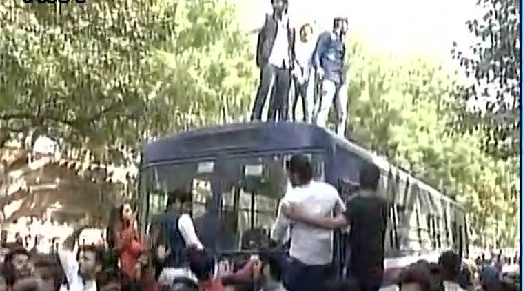 ದಿಲ್ಲಿ :ಎಐಎಸ್‌ಎ-ಎಬಿವಿಪಿ ವಿದ್ಯಾರ್ಥಿಗಳ ಮಧ್ಯೆ ಘರ್ಷಣೆ