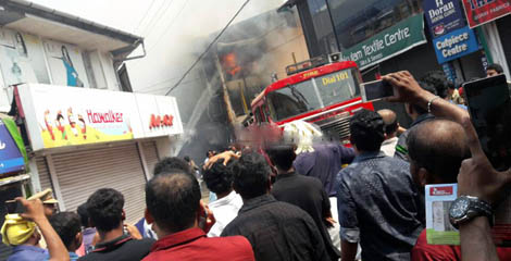 ಕ್ಯಾಲಿಕಟ್ ಮಿಠಾಯಿ ಬೀದಿಯಲ್ಲಿ ಬೆಂಕಿ ಆಕಸ್ಮಿಕ: ಕೋಟ್ಯಂತರ ರೂ. ನಷ್ಟ