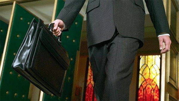 ಯುಎಇ: ವೀಸಾ ವೆಚ್ಚವನ್ನು ಉದ್ಯೋಗಿಯೇ ಭರಿಸಬೇಕೆ? ಇಲ್ಲಿದೆ ಉತ್ತರ