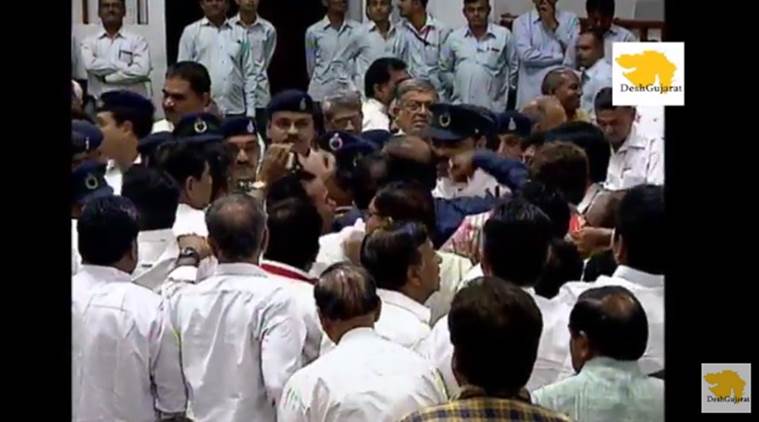 ರಣರಂಗವಾದ ಗುಜರಾತ್ ವಿಧಾನಸಭೆ: ಶಾಸಕರ ಹೊಡೆದಾಟ, ಮೂವರಿಗೆ ಗಾಯ