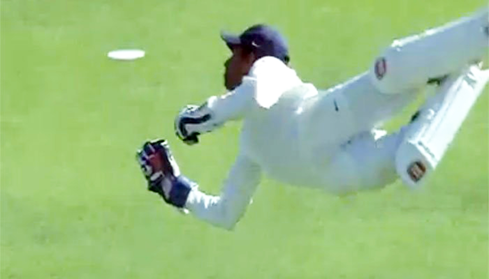 ಅಪೂರ್ವ ಕ್ಯಾಚ್ ಪಡೆದ ಸಹಾ