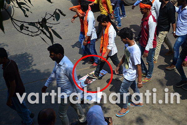 ಸೌಹಾರ್ದ ಸಮಾವೇಶದ ಬ್ಯಾನರ್, ಸ್ಟಿಕ್ಕರ್ ಗಳನ್ನು ಹರಿದು ಹಾಕಿಕೊಂಡು ಹೋದ ವಿಹಿಂಪ ಜಾಥಾ